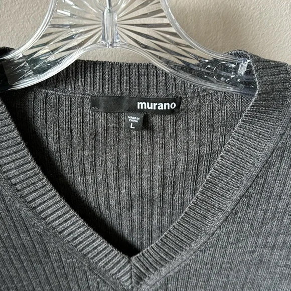 Murano Men’s 100% Merino Wool V-Neck Sweater - Picture 2 of 4